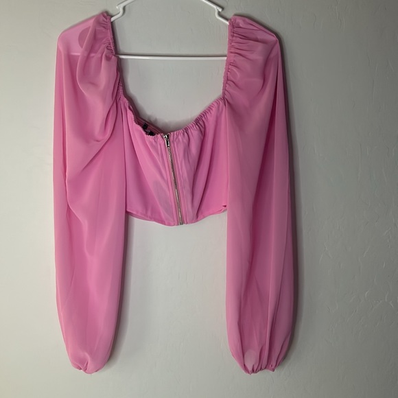 Pink cropped house w/ cups - Picture 3 of 3